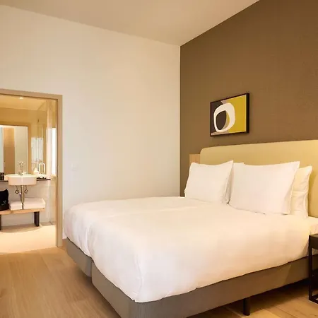 Adina Geneva 4*
